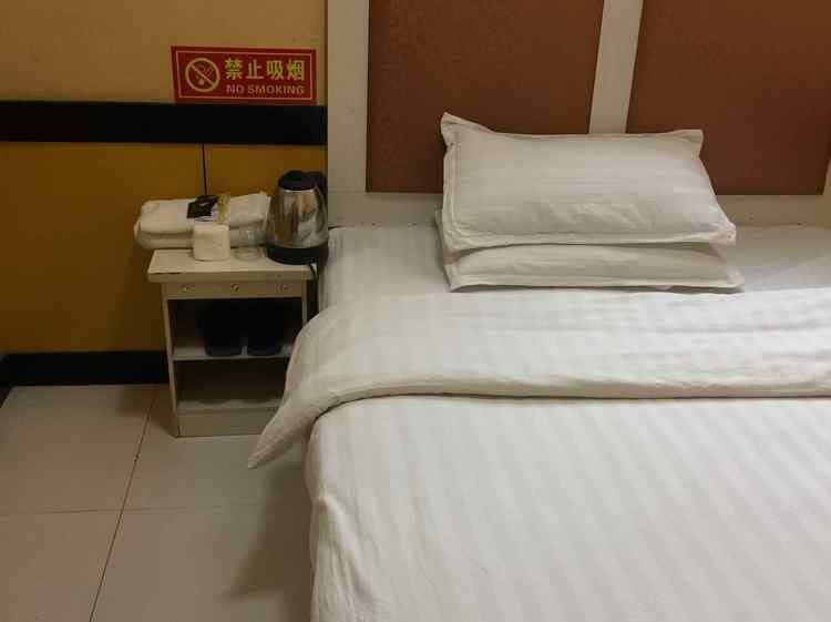 经济小单间(公共卫浴)