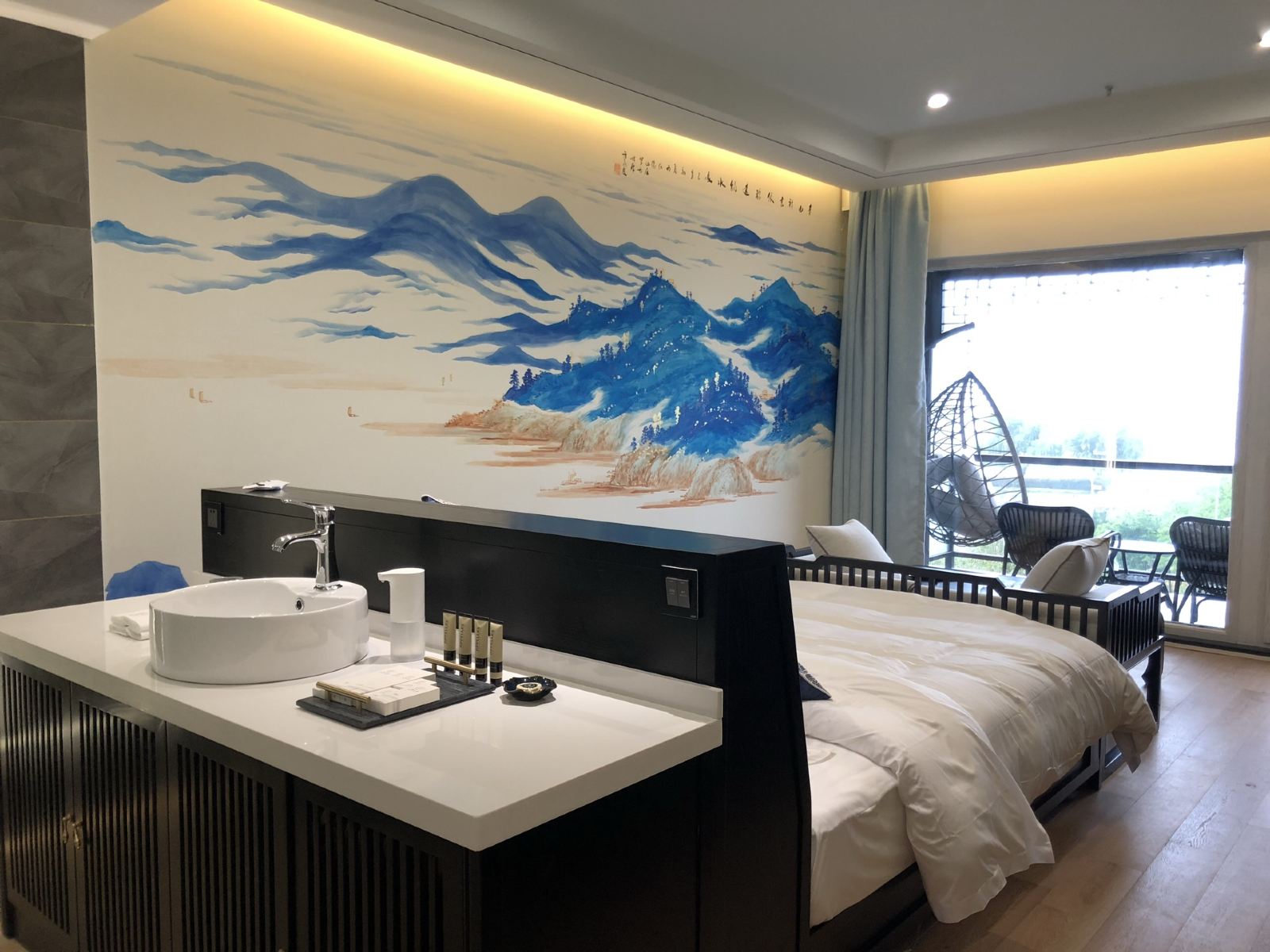 瑞龙吟湖景大床房