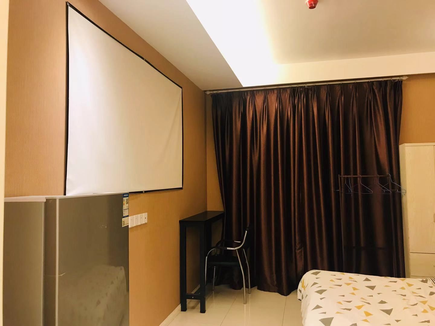 依山傍湖大床房
