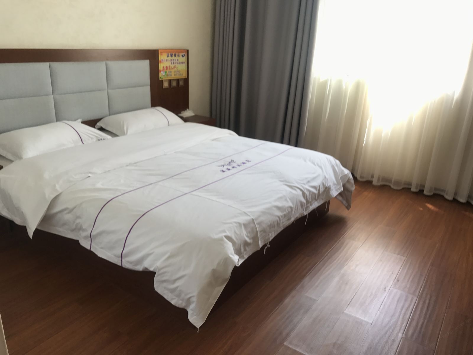 豪华大床房