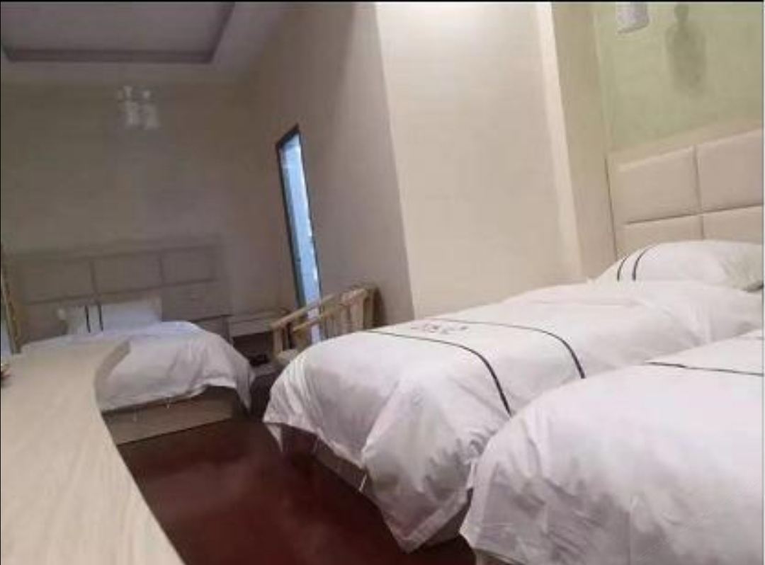 豪华三人房