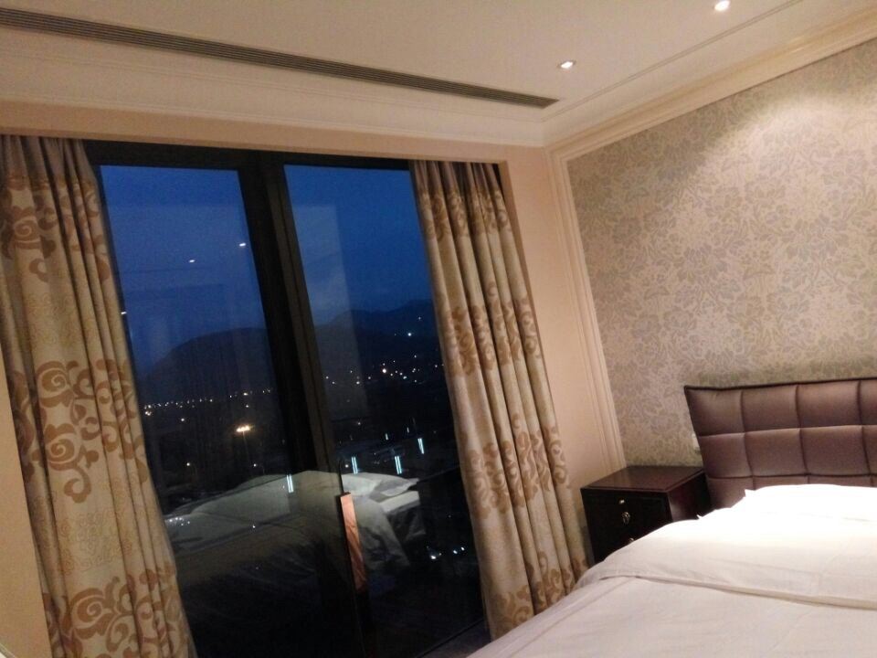 豪华泉景大床房