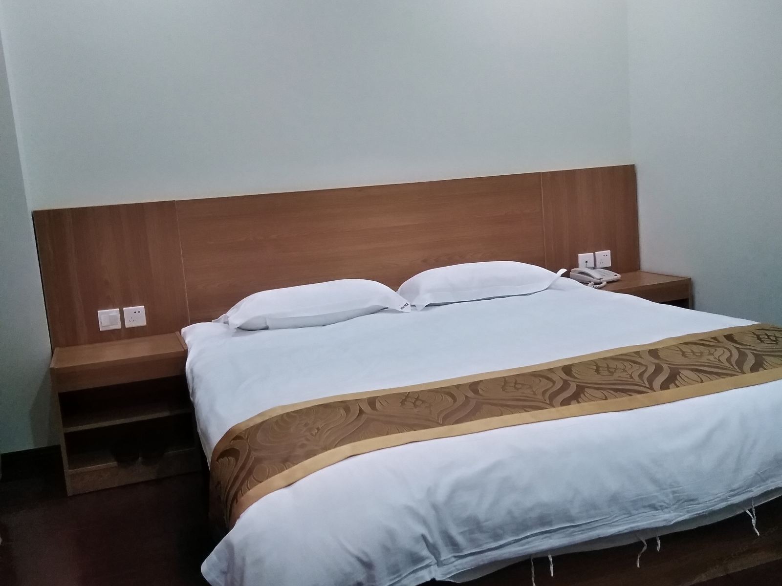 经济大床房