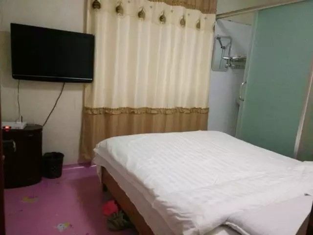 普通大床房(公共卫浴)