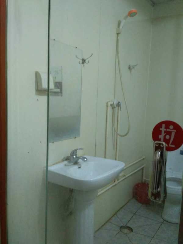 标准大床房（无窗）