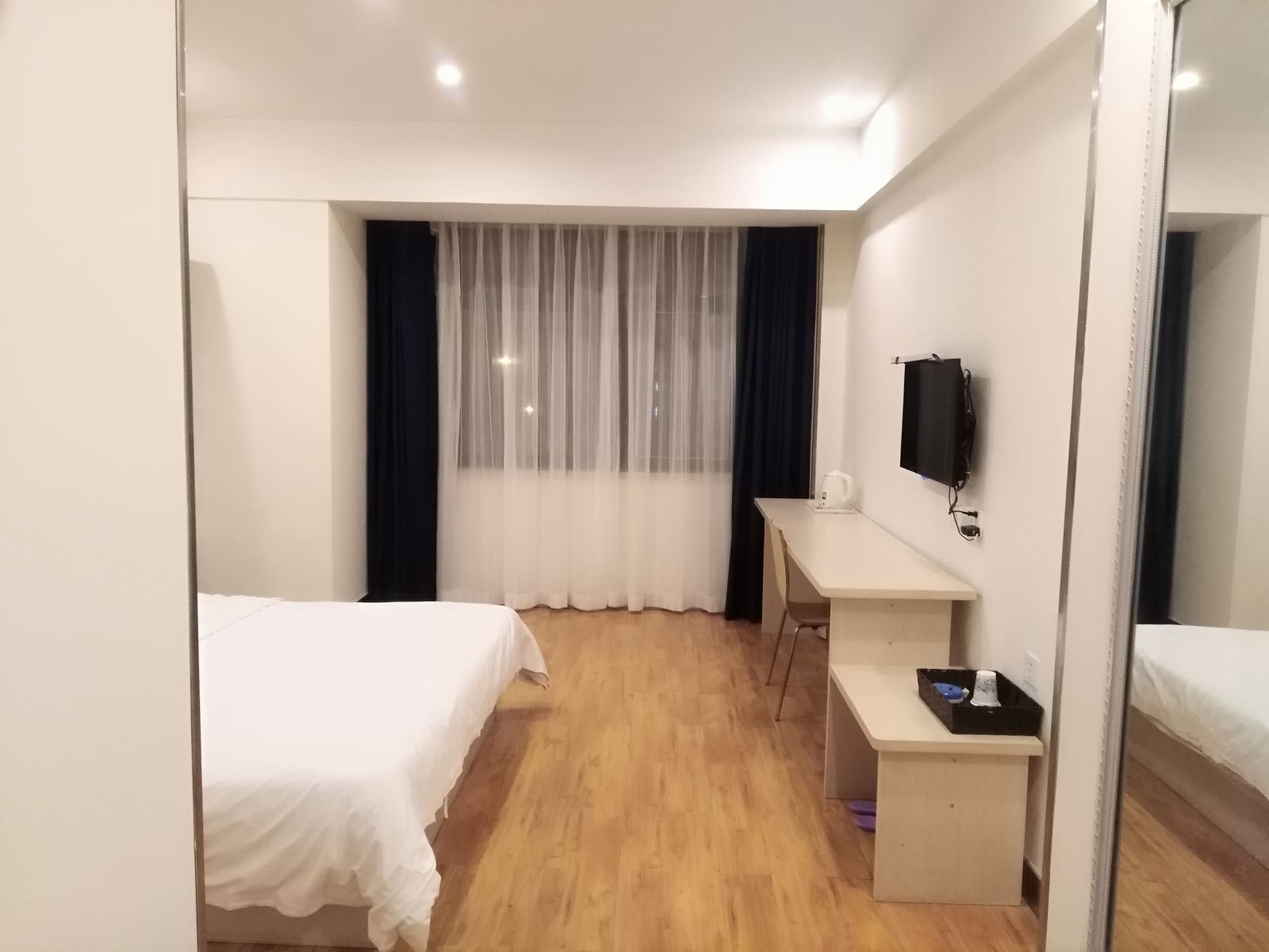 自主大床房