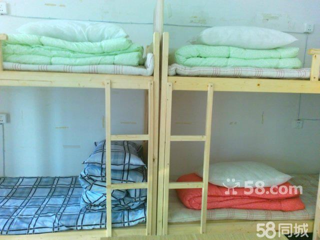 男生8 人间床位房