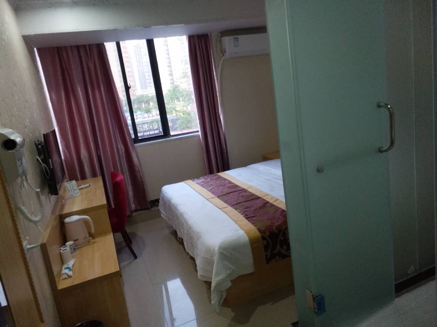 豪华大床房
