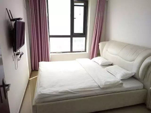 阳光大床房