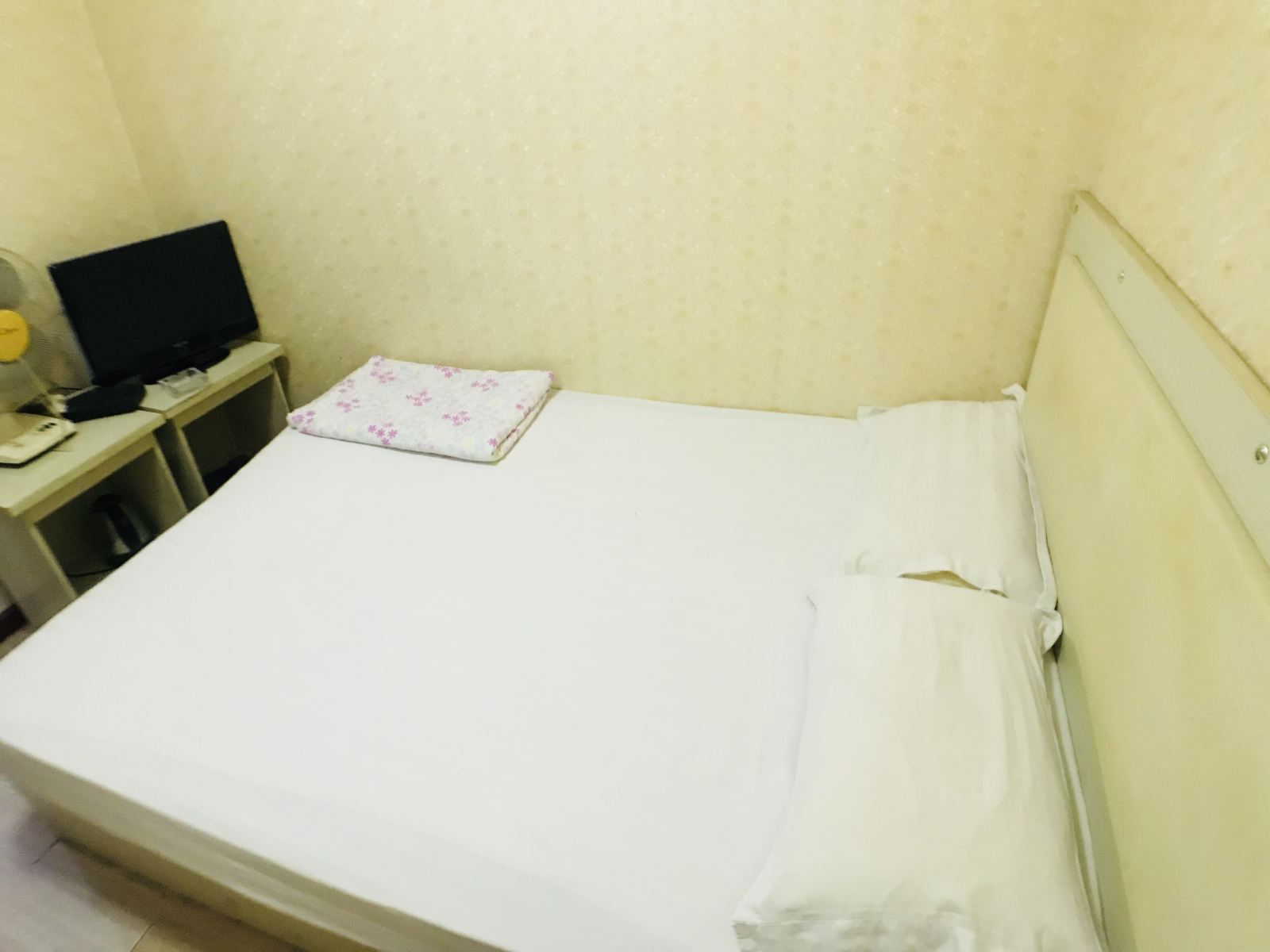 普通大床房(公共卫浴)(无窗)