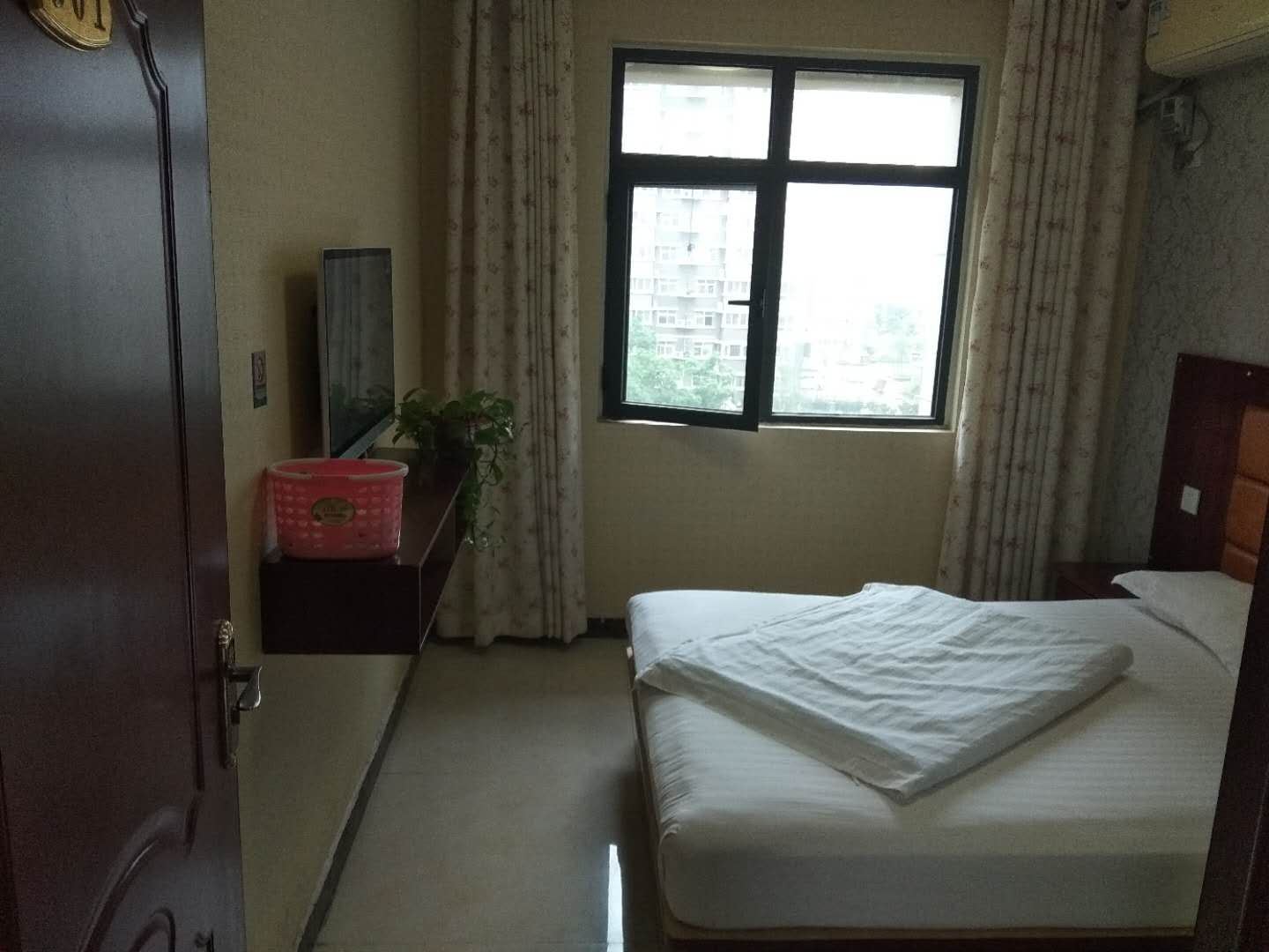 舒适大床房(公共卫浴 )