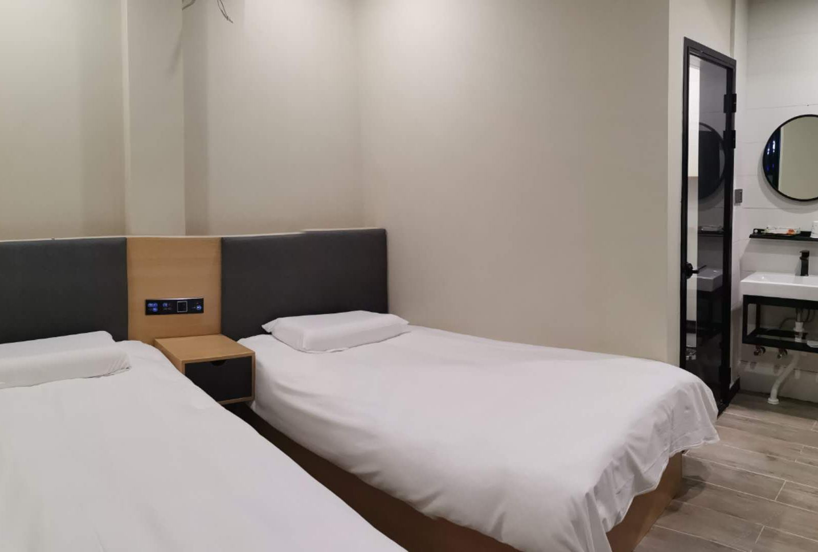 标准双床房