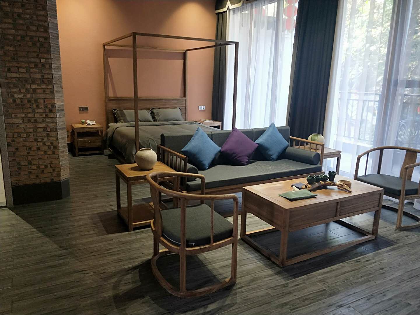 豪华商务大床房