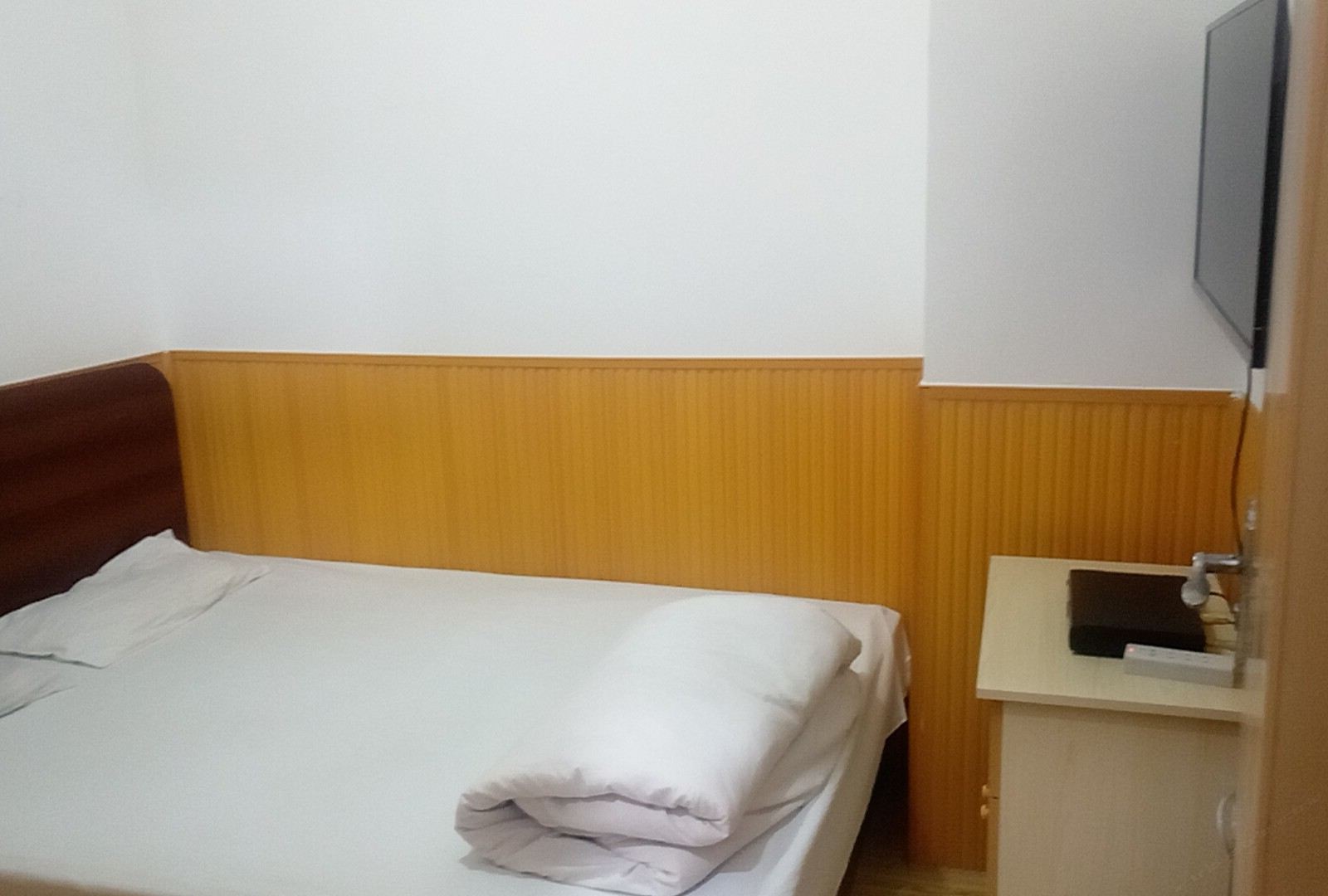 普通大床房(公共卫浴)