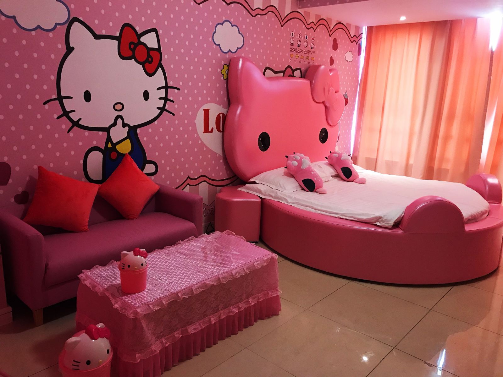 kitty主题海景电动床房