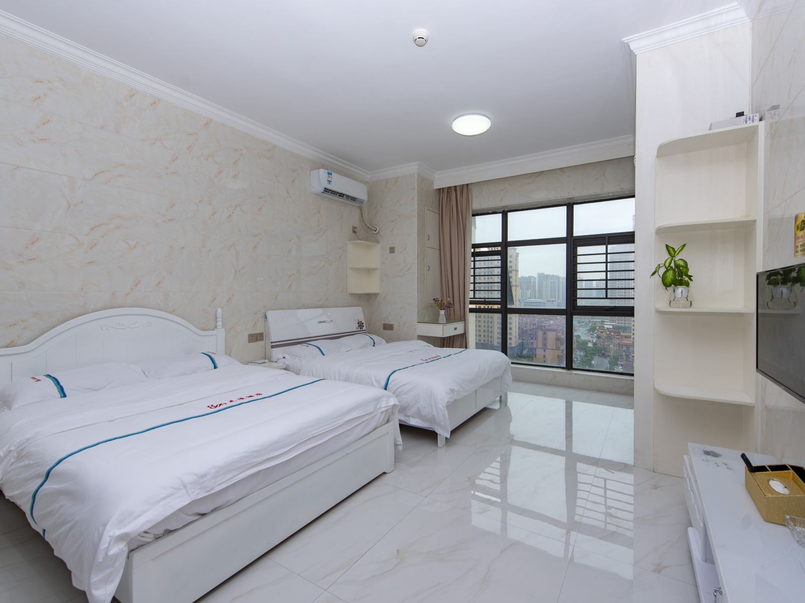 居家旅途双床房