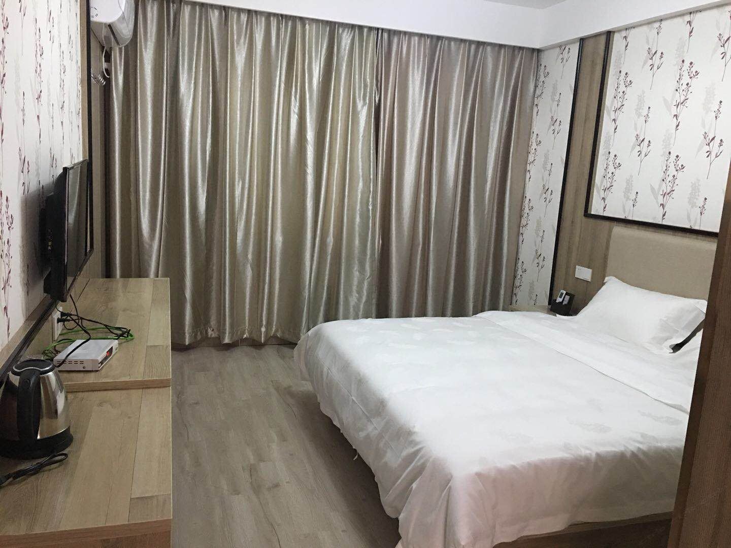 豪华大床房