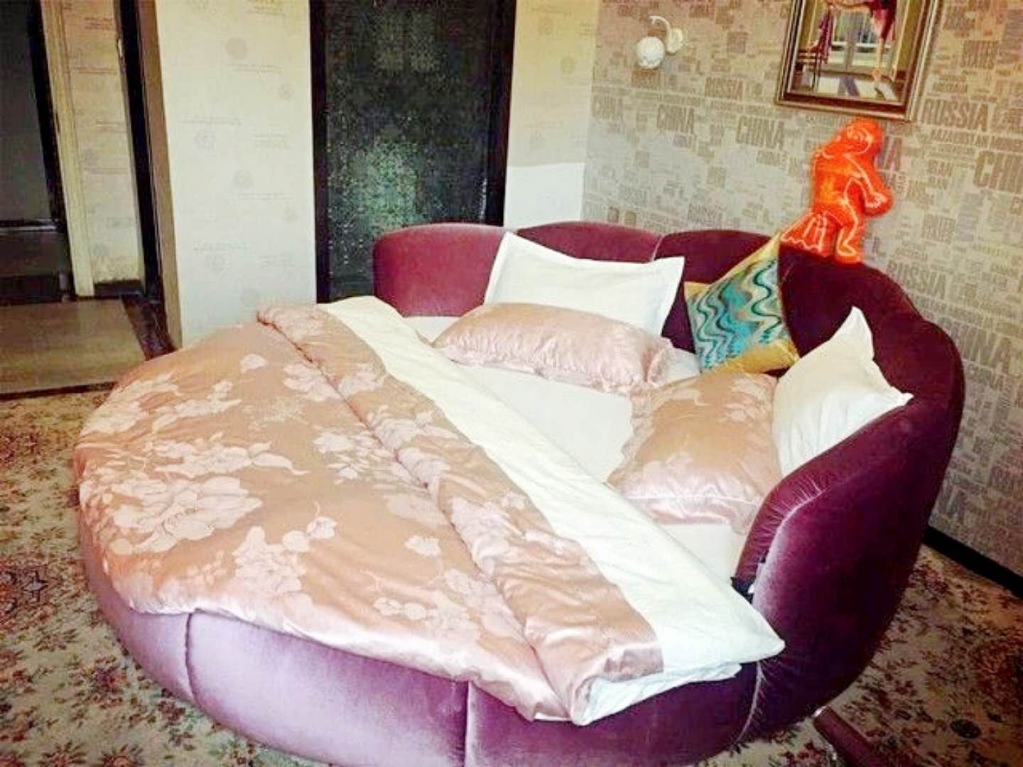 豪华主题圆床房