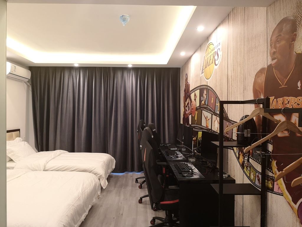 美式主题电竞三人间