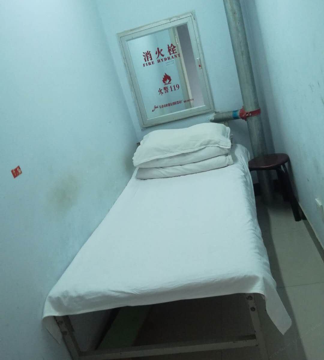 单人间(无窗)(公共卫浴)