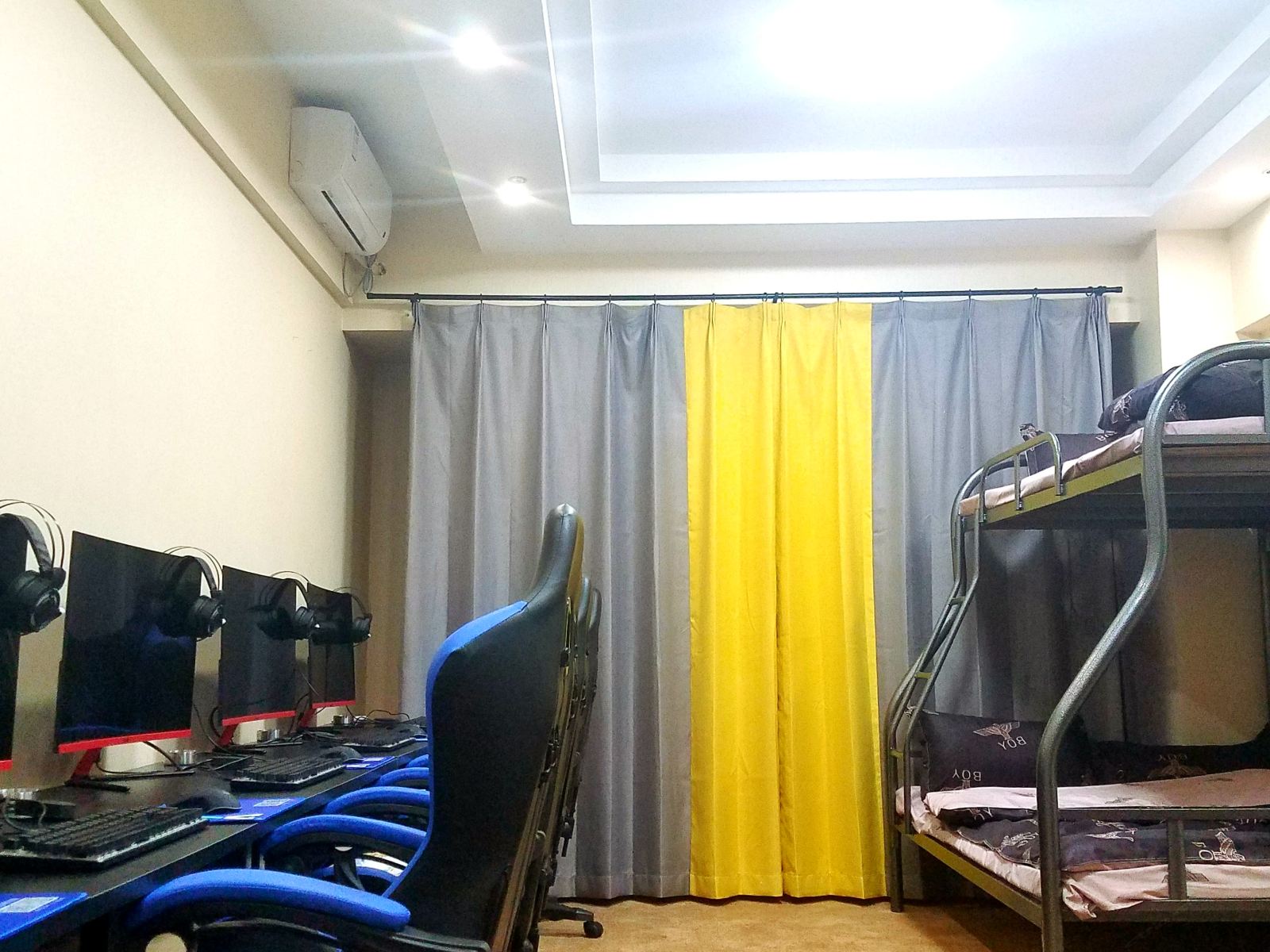 电竞四人间