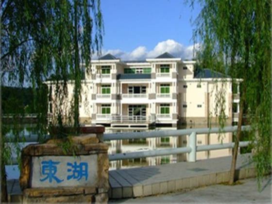 东湖豪华别墅房