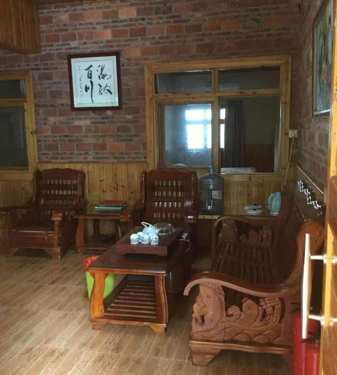 三卧室一厅棋牌套房