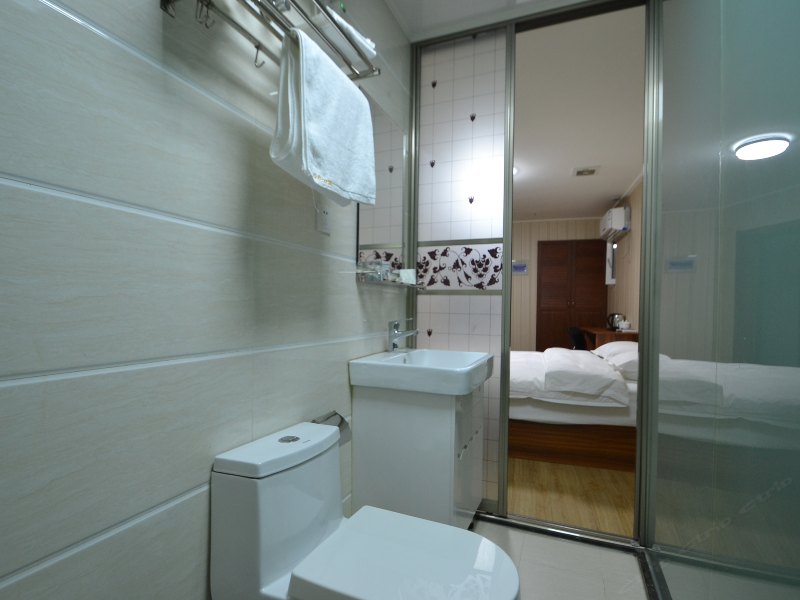hotelPic
