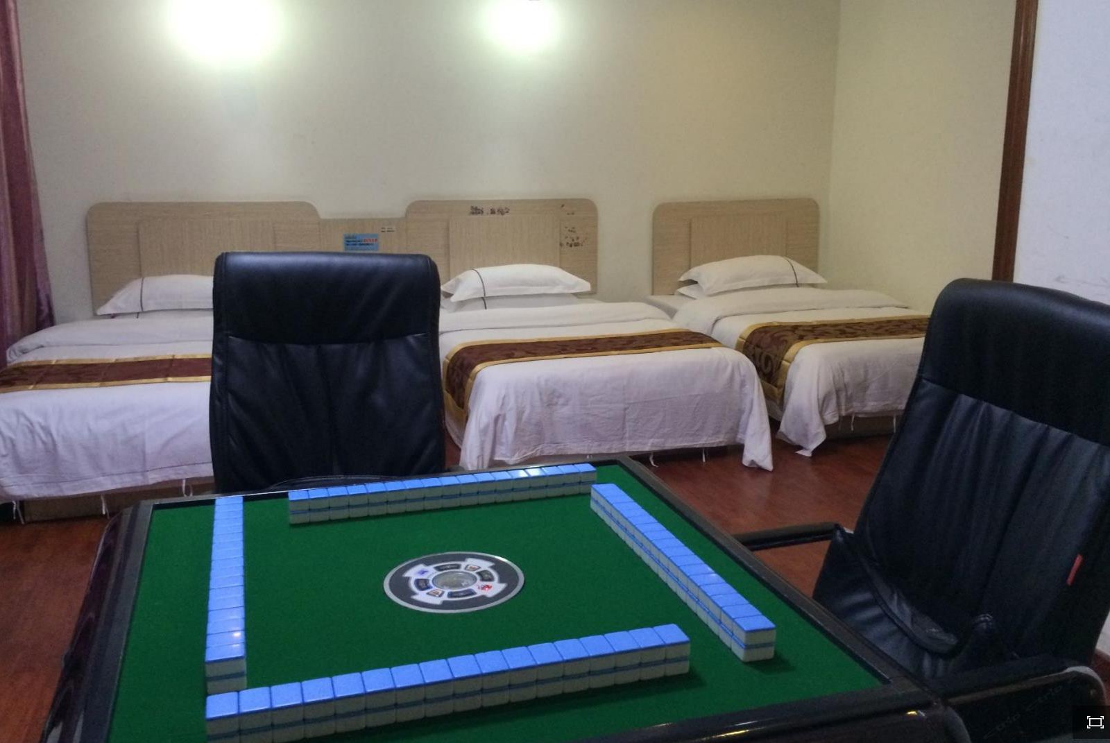 豪华棋牌三床房