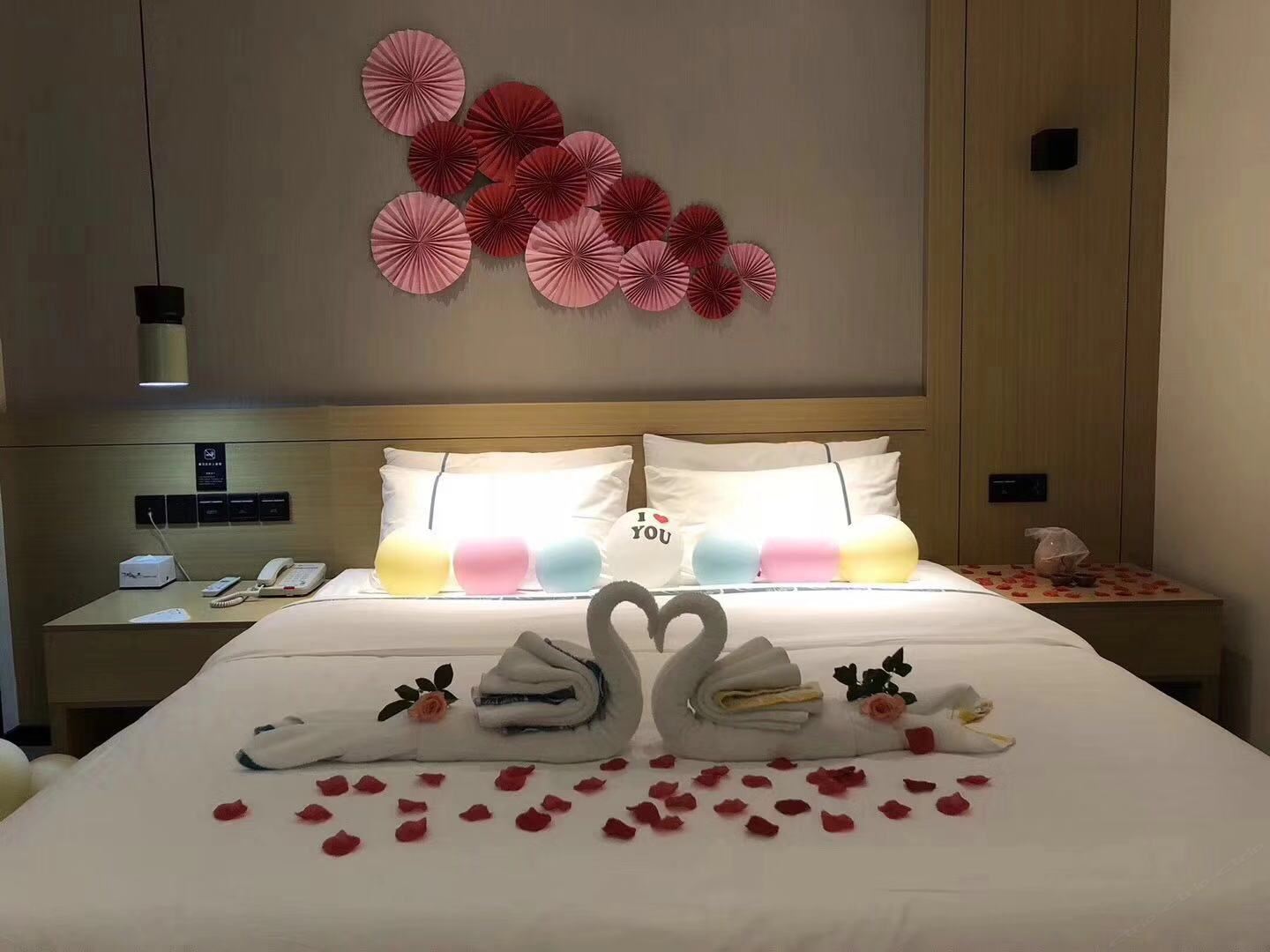 情侣大床房