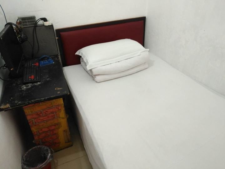 电脑小床房(公共卫浴)