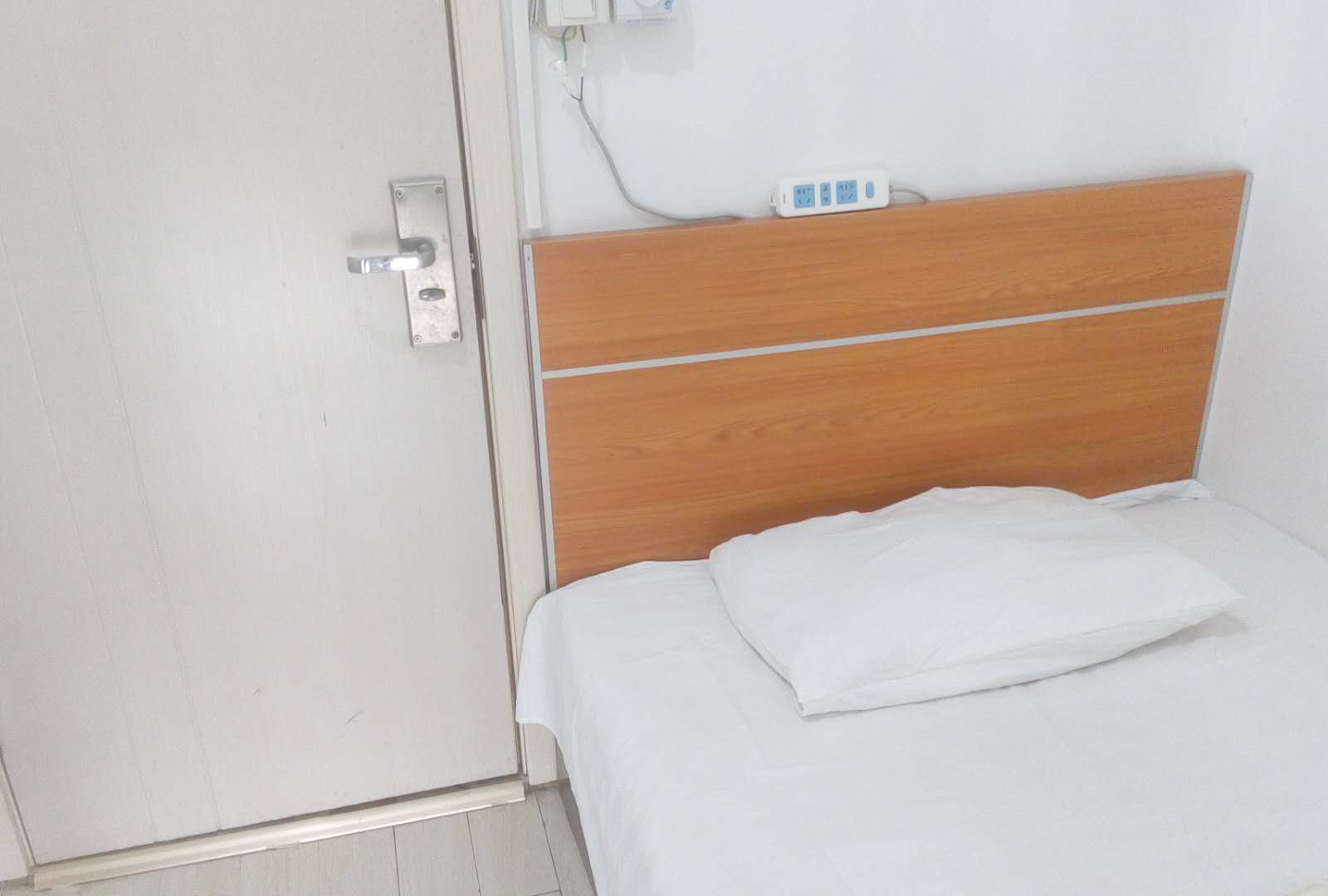 普通单人间(公共卫浴)