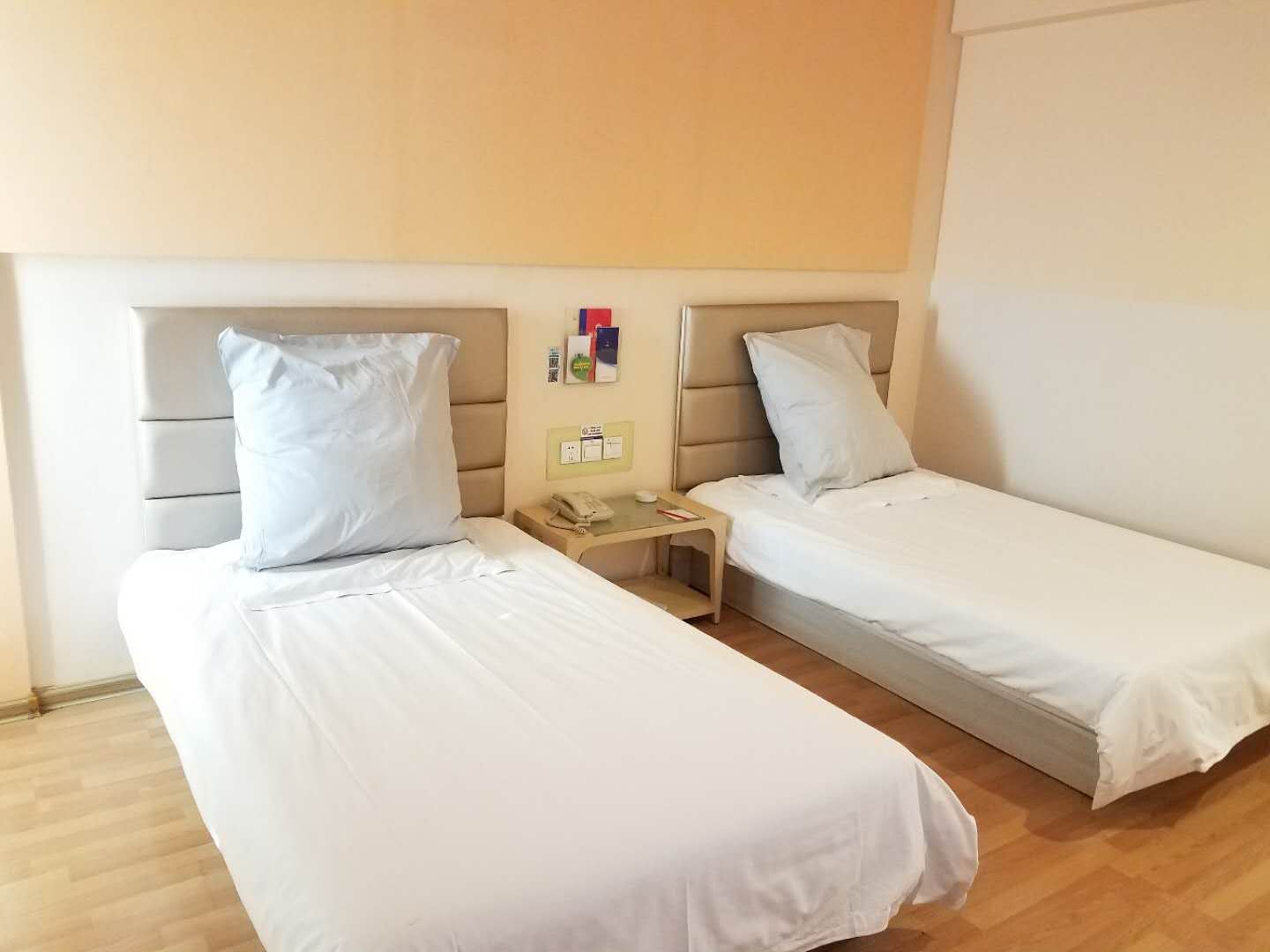 影音标准双床房