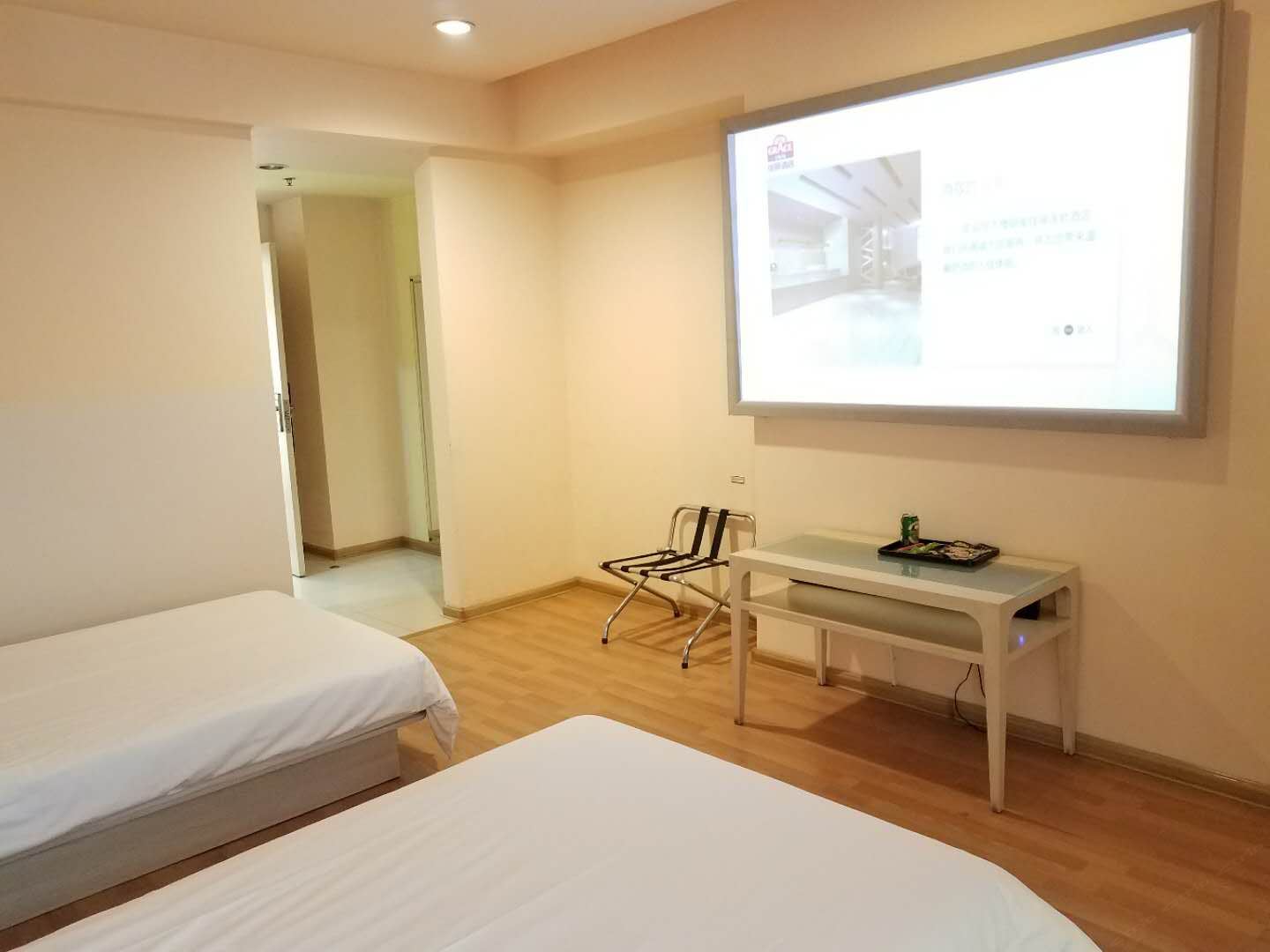 影音标准双床房