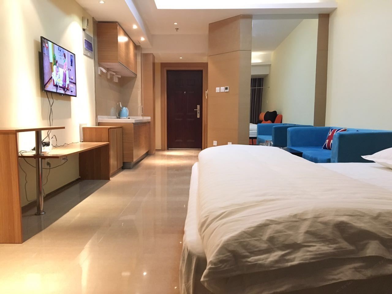 高级市景大床房