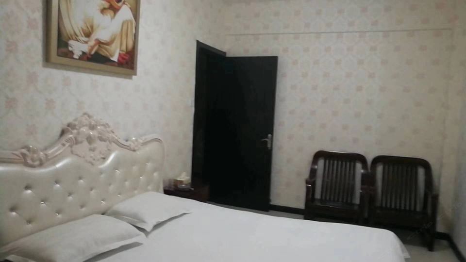 二卧室三床大床套房