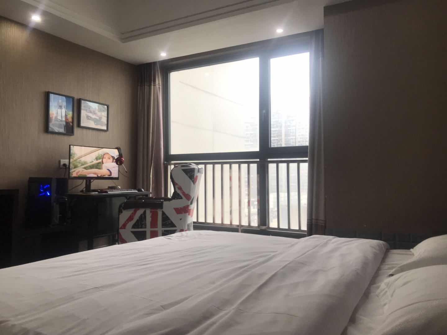 单人电竞闭关大床房