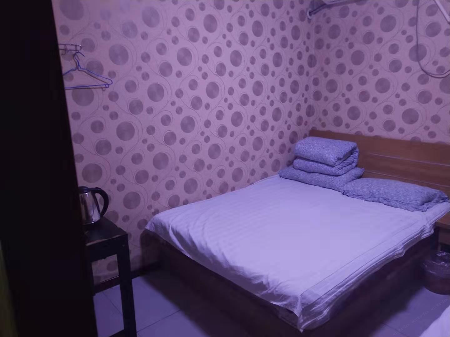 普通大床间(无窗)
