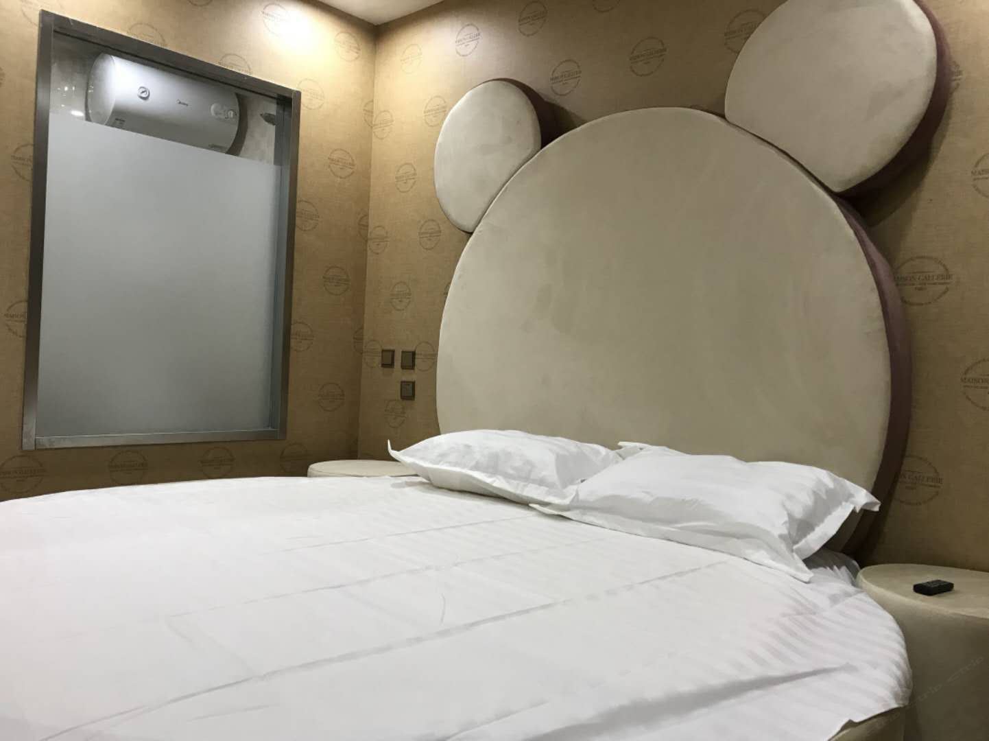 米奇圆床房