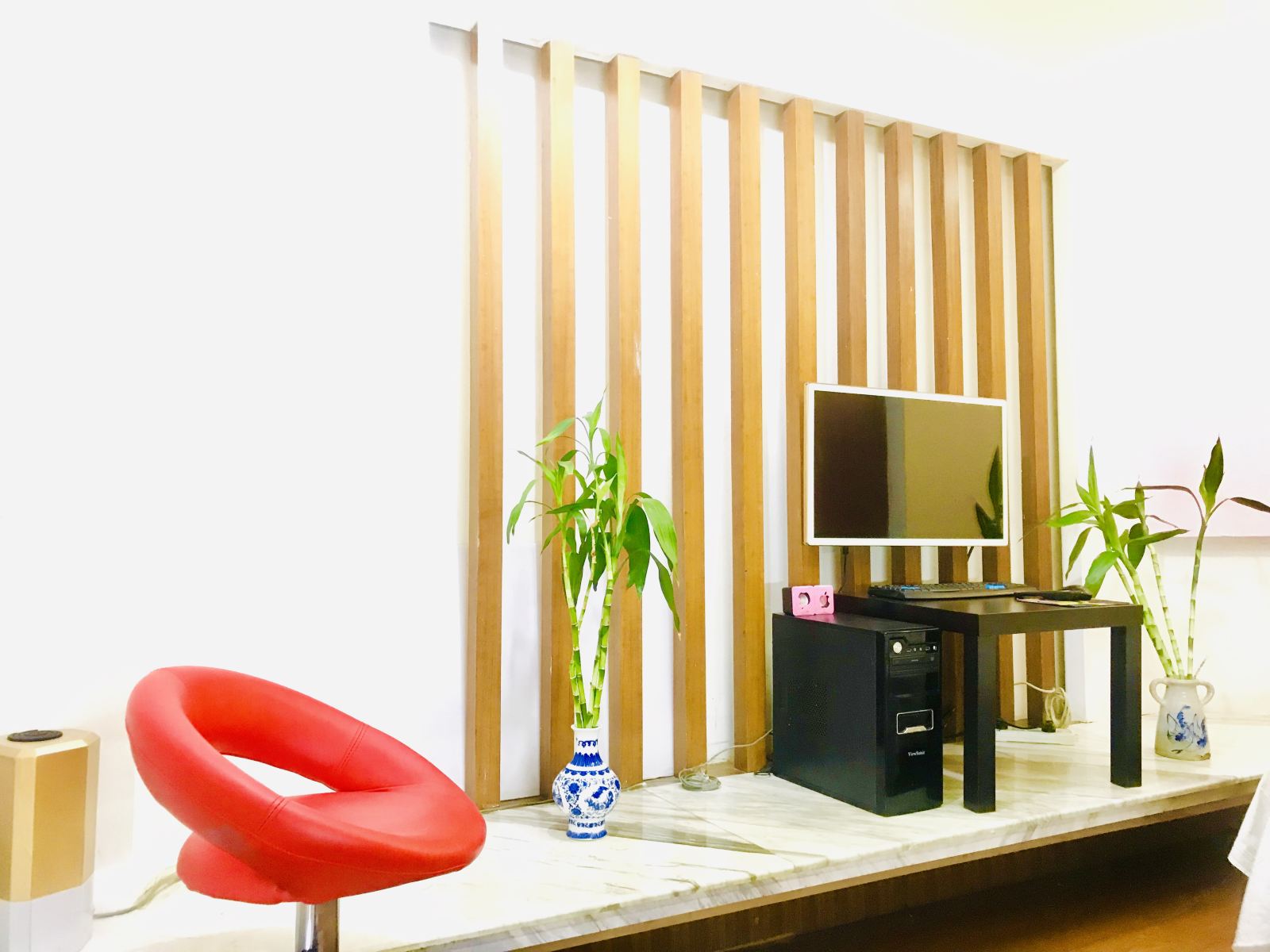 特价电脑大床飘窗房 百兆光纤WiFi