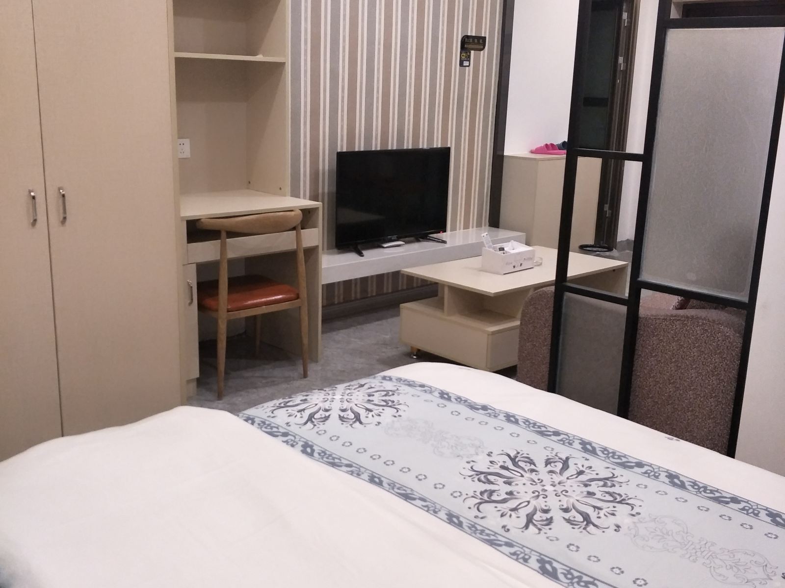 经济大床房