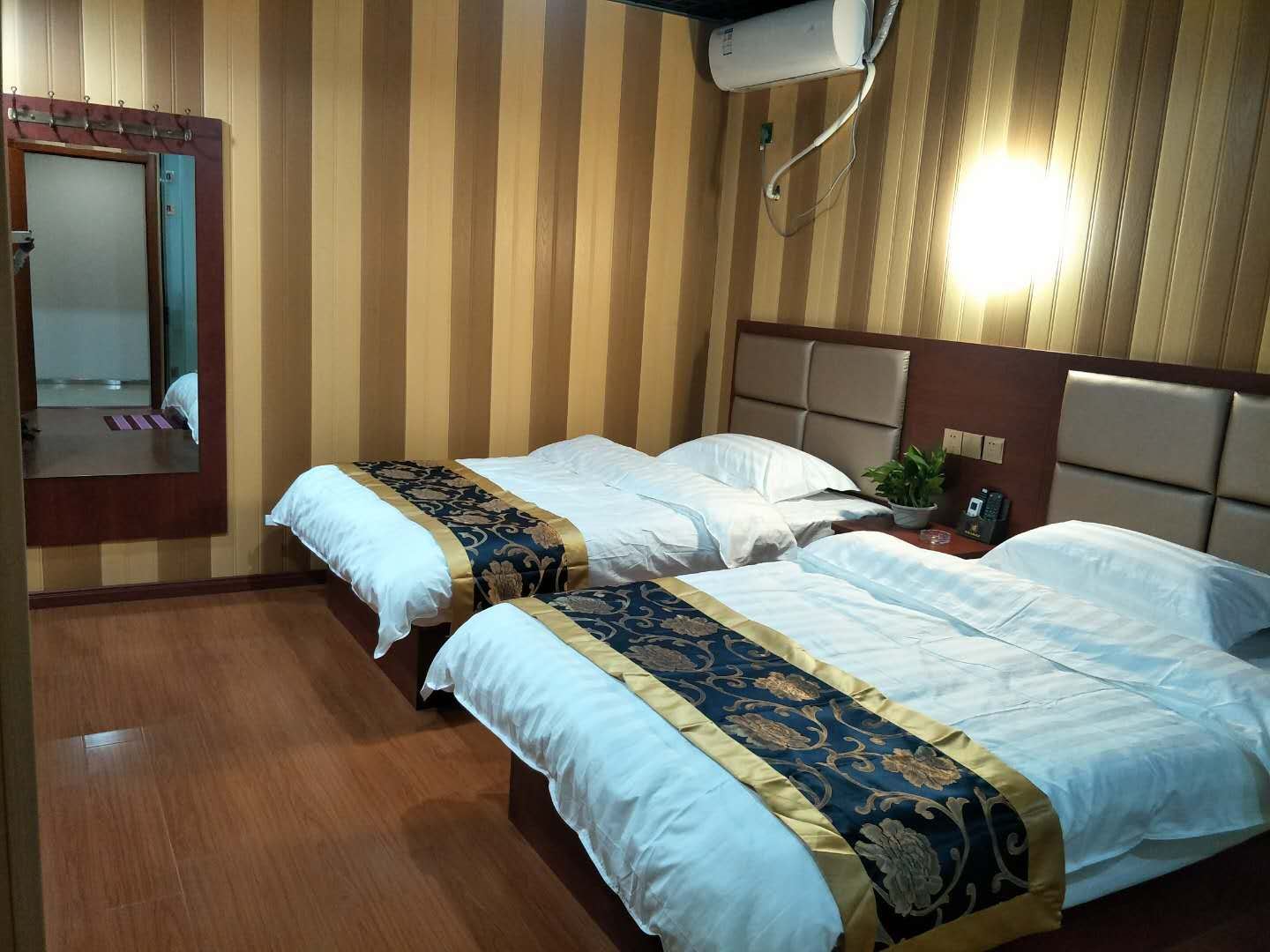 标准双床房(无窗)