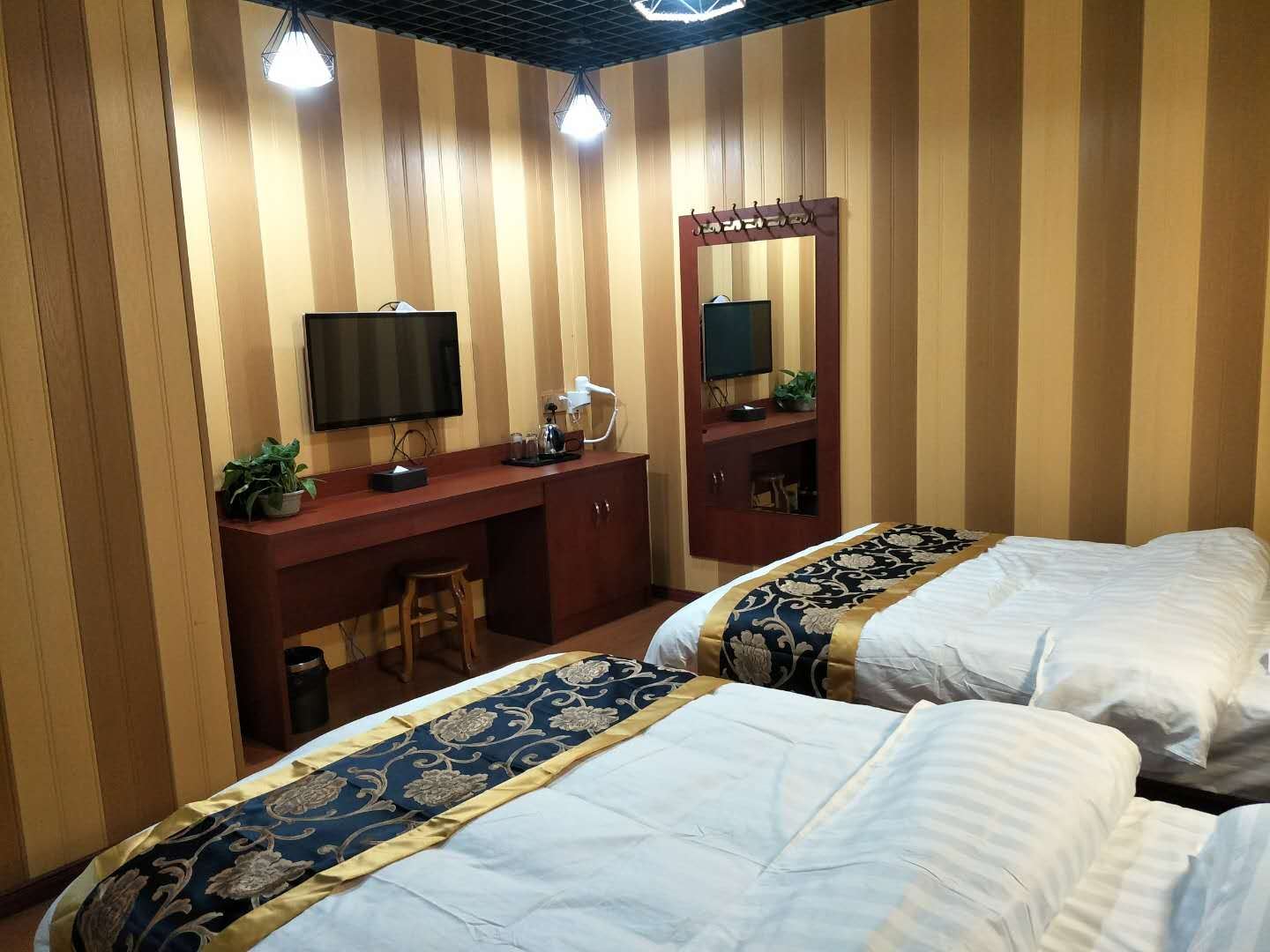 标准双床房(无窗)