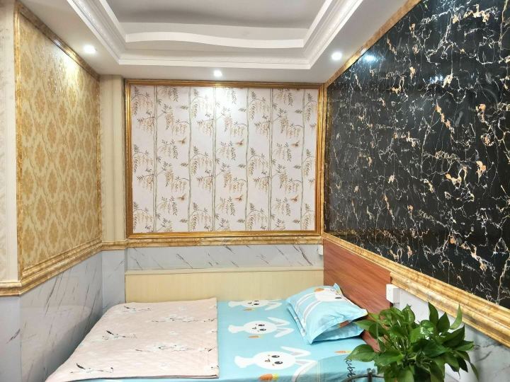 金贵大床房