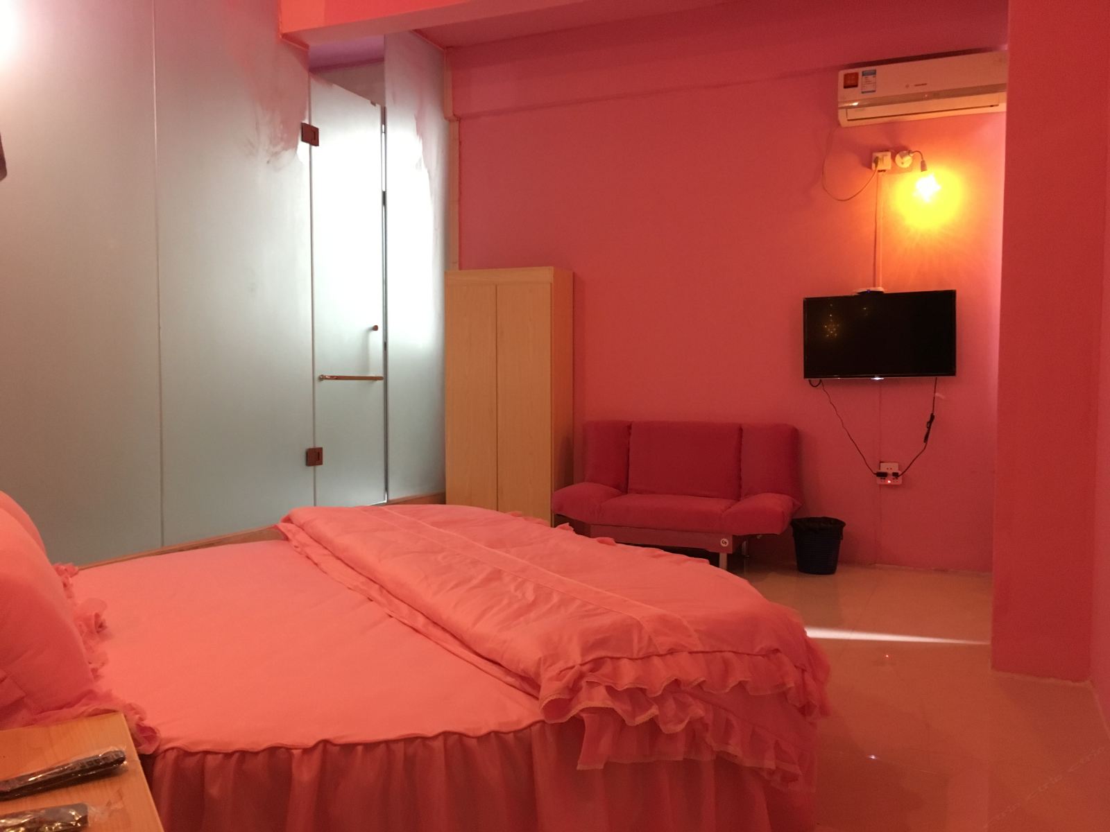 格调圆床房