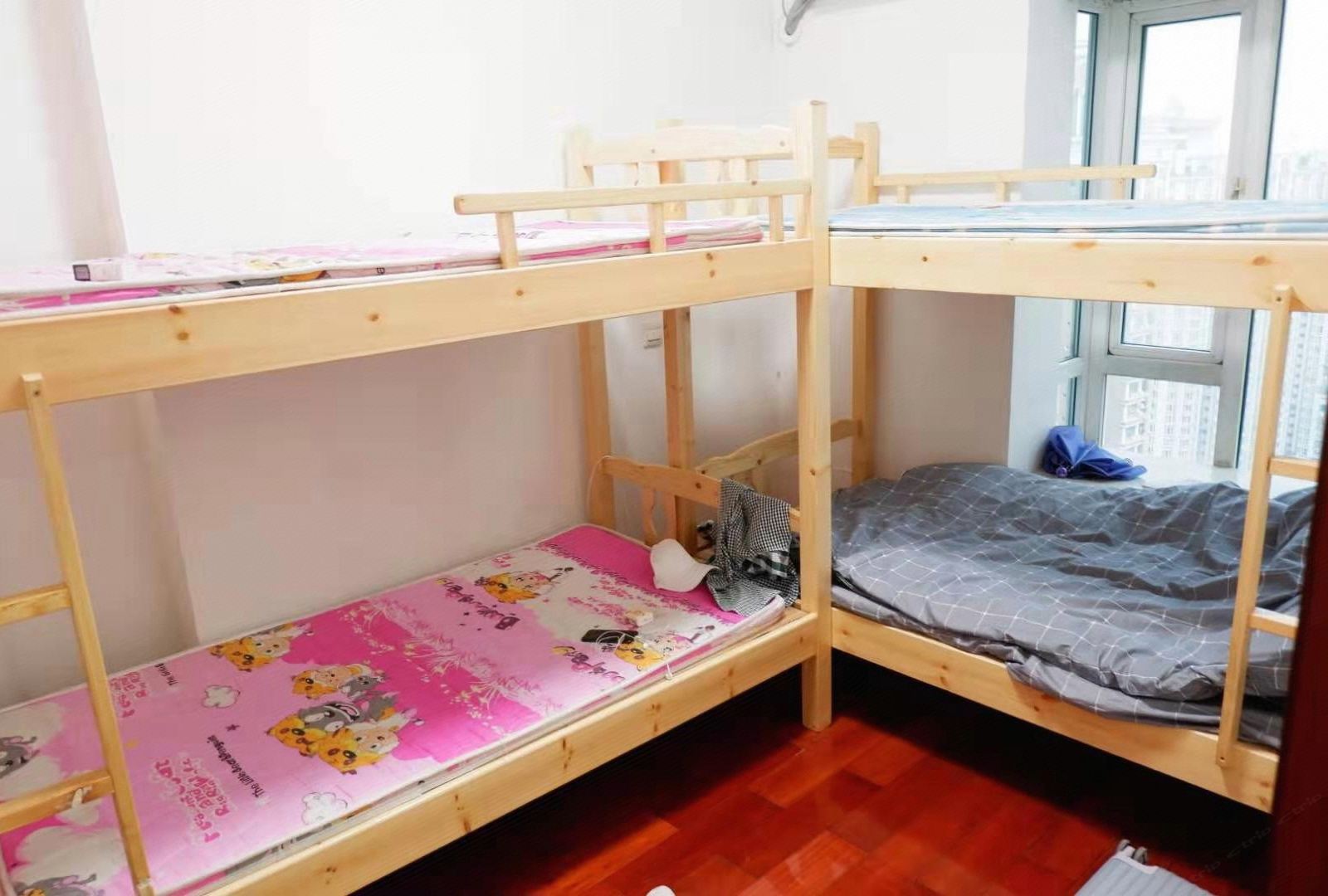 南向城景四人间(床位)(公共卫浴)