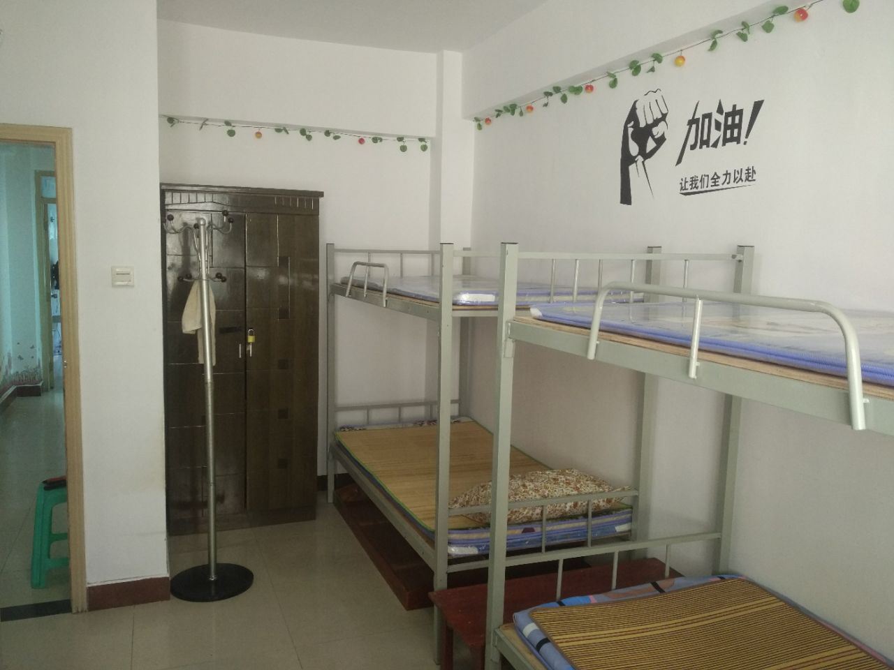 六人间(床位)(公共卫浴)