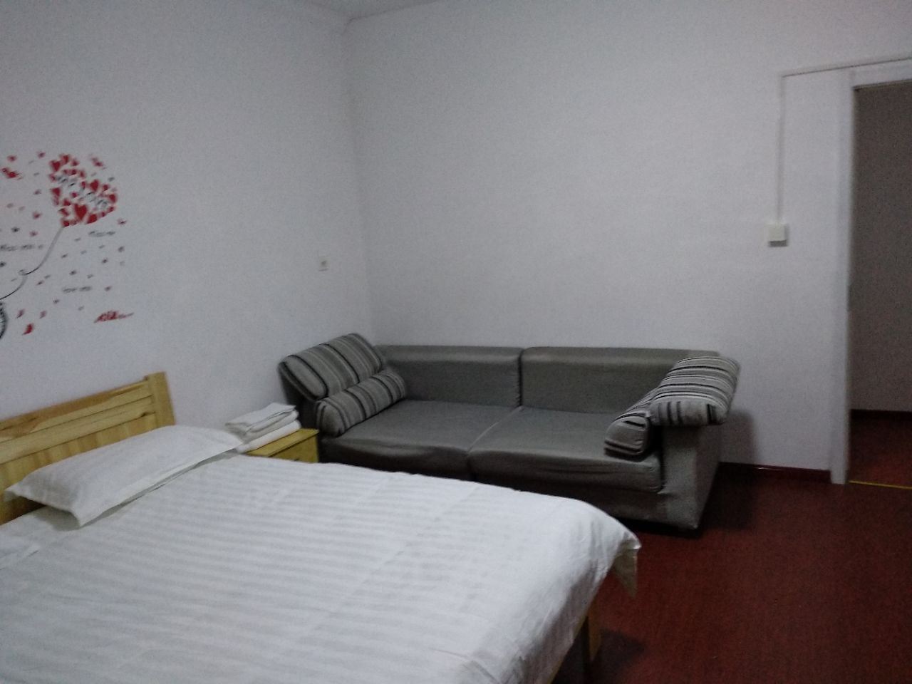 阳台大床房(公共卫浴)