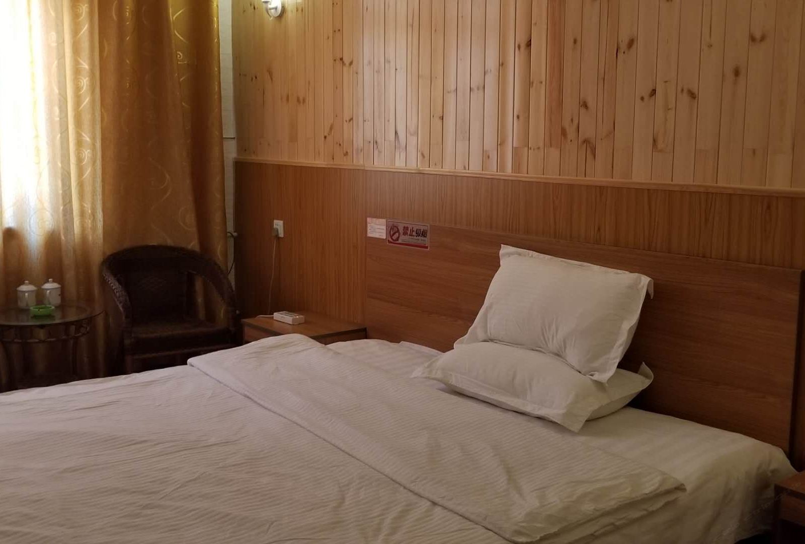 普通大床房(公共卫浴)