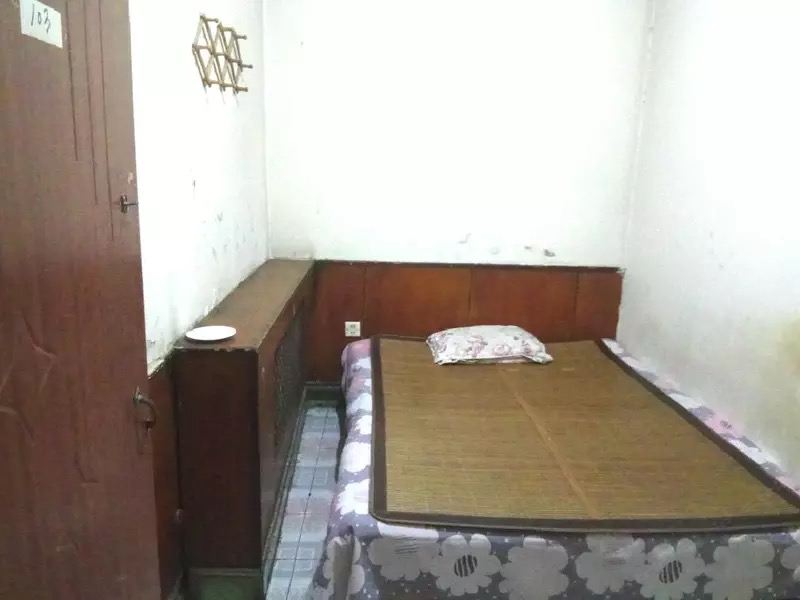 普通大床房(公共卫浴)